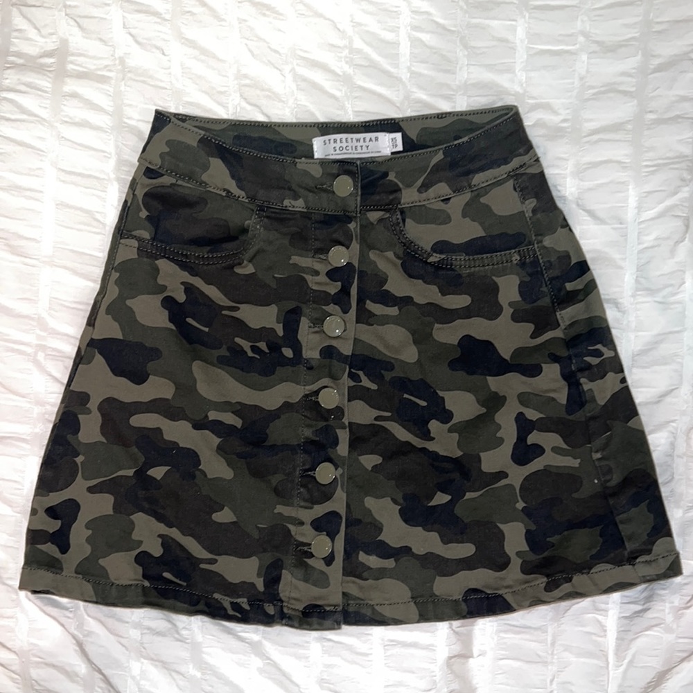 Streetwear Society Camo Print With Buttons